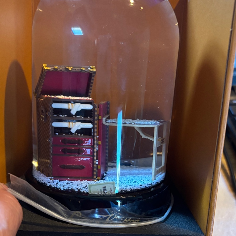 Louis Vuitton Snow globe trunk - Picture 4 of 12